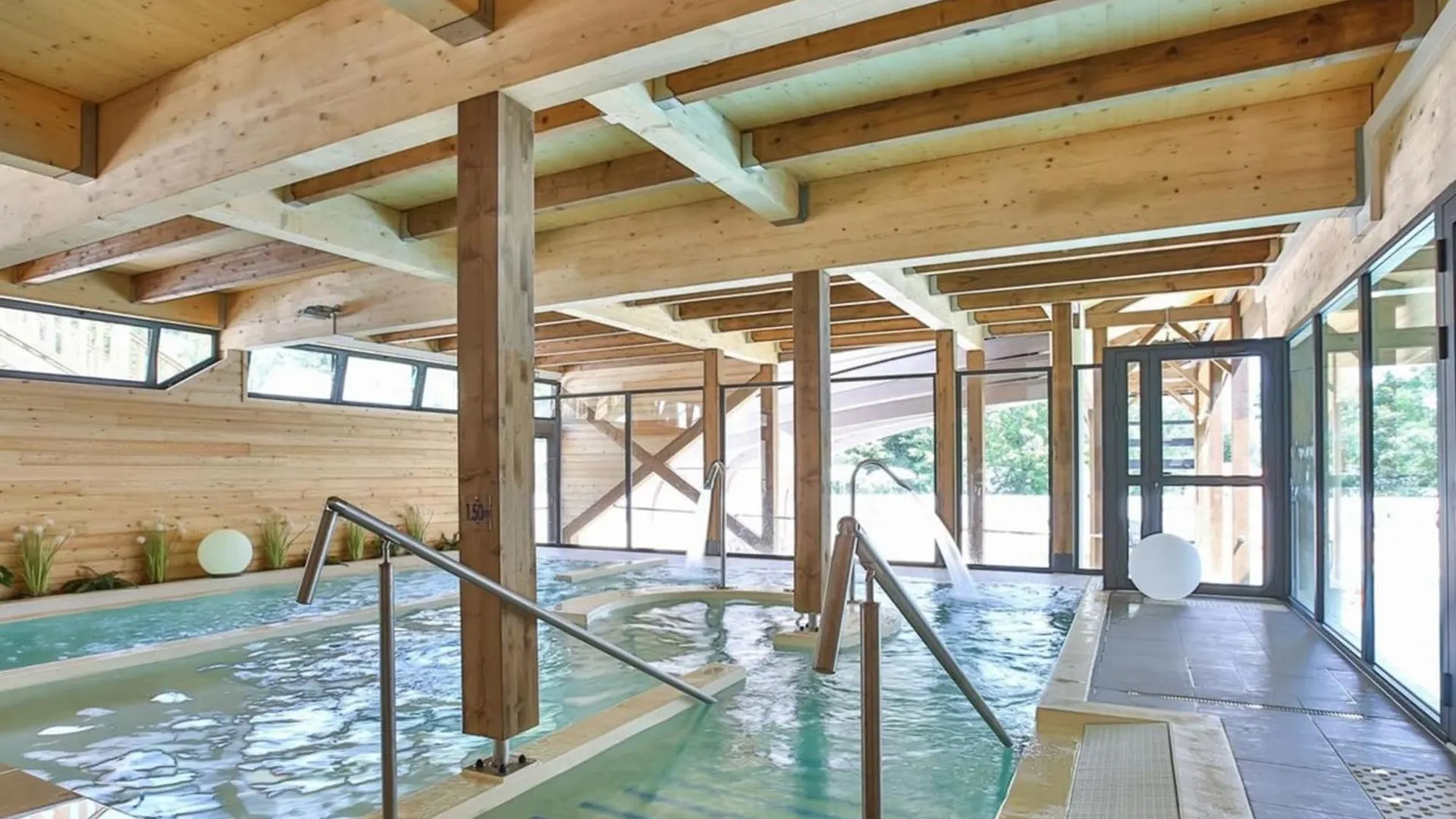 Chalet De Standing A Super Besse Avec Jacuzzi Sb2 France